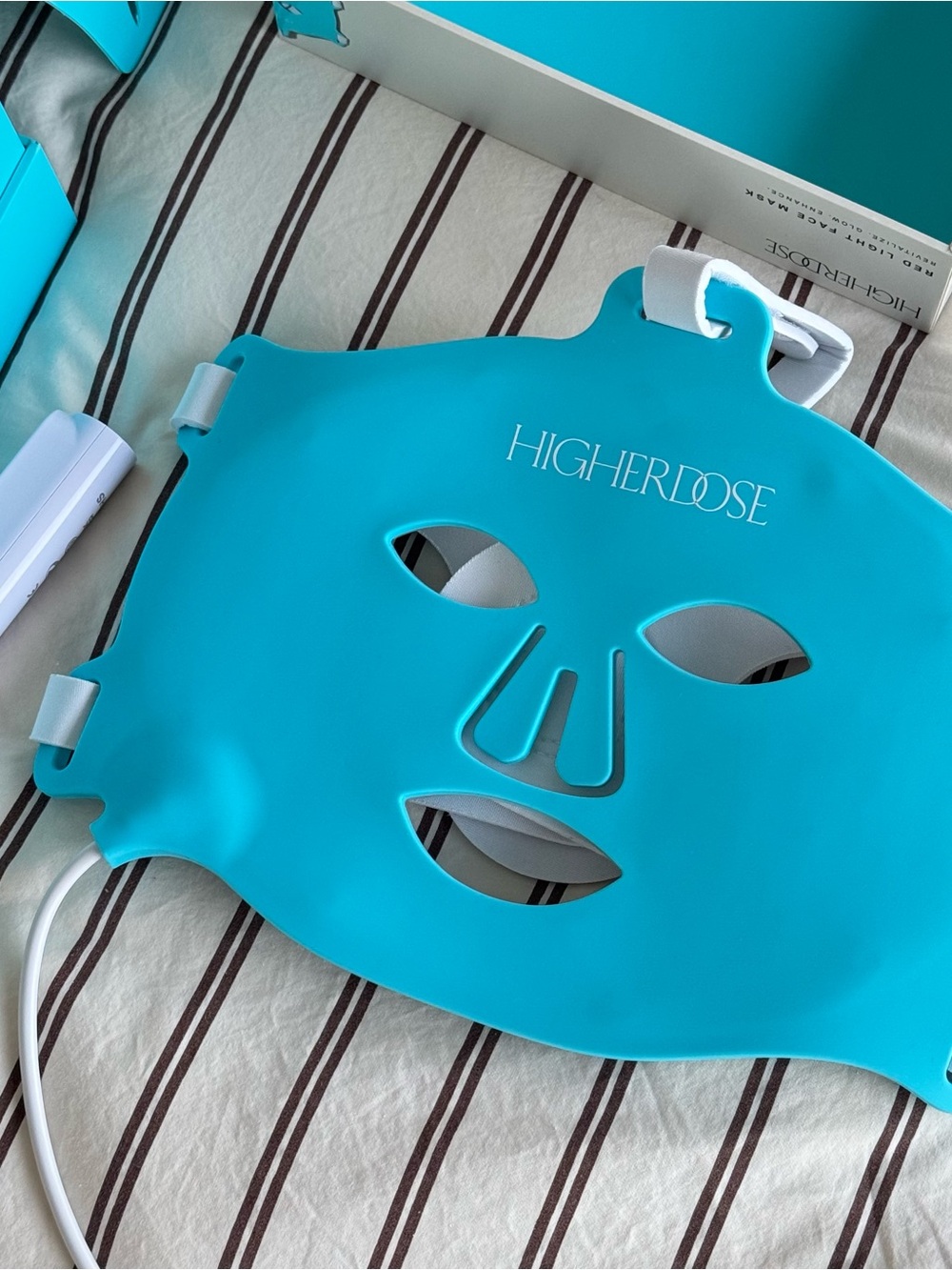 HIGHERDOSE Blue LED Facial Mask – Rejuvenating Light Therapy